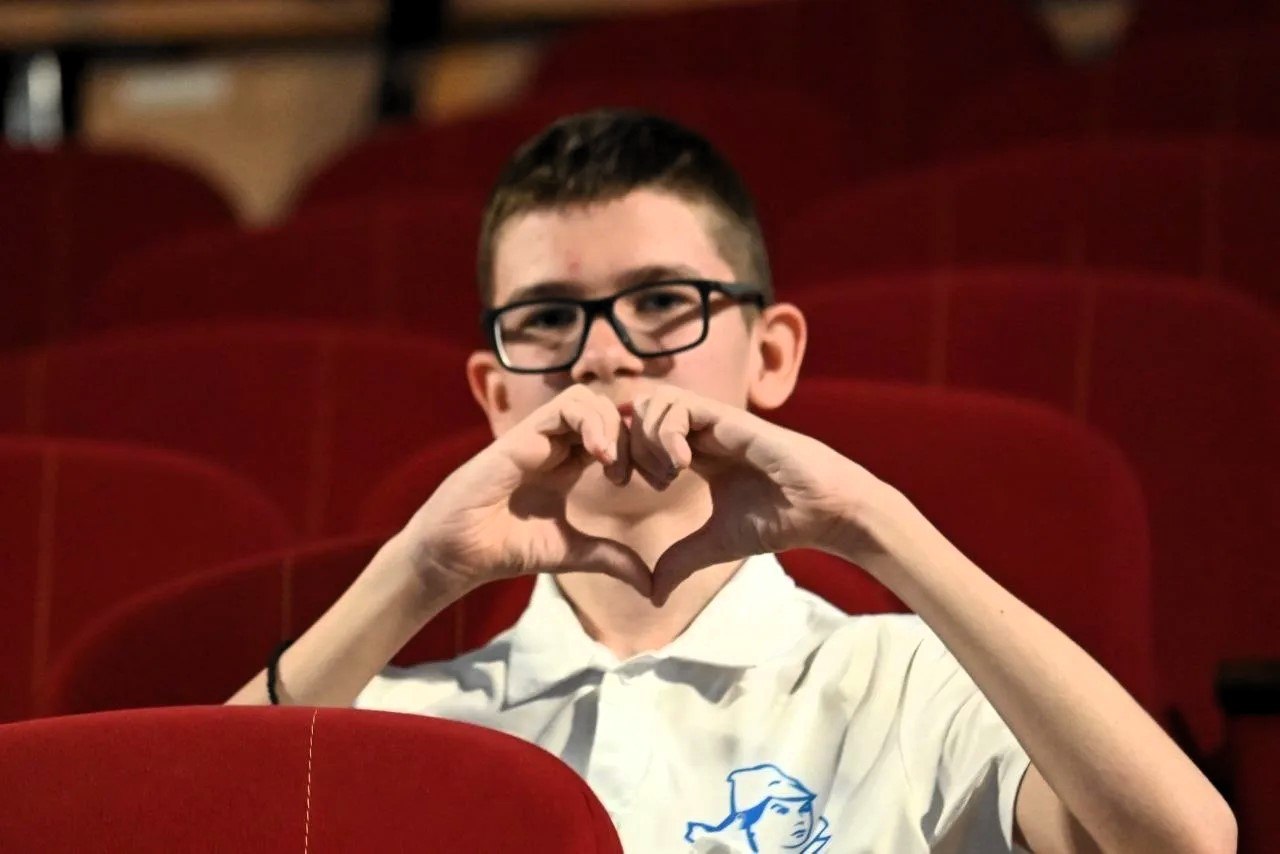 В ВДЦ «Орлёнок» в Краснодарском крае завершилась творческая смена «Памяти героев верны!», объединившая 60 ребят со всей страны при поддержке фонда «Защитники Отечества» В ВДЦ «Орлёнок» в Краснодарском крае завершилась творческая смена «Памяти героев верны!», объединившая 60 ребят со всей страны при поддержке фонда «Защитники Отечества»