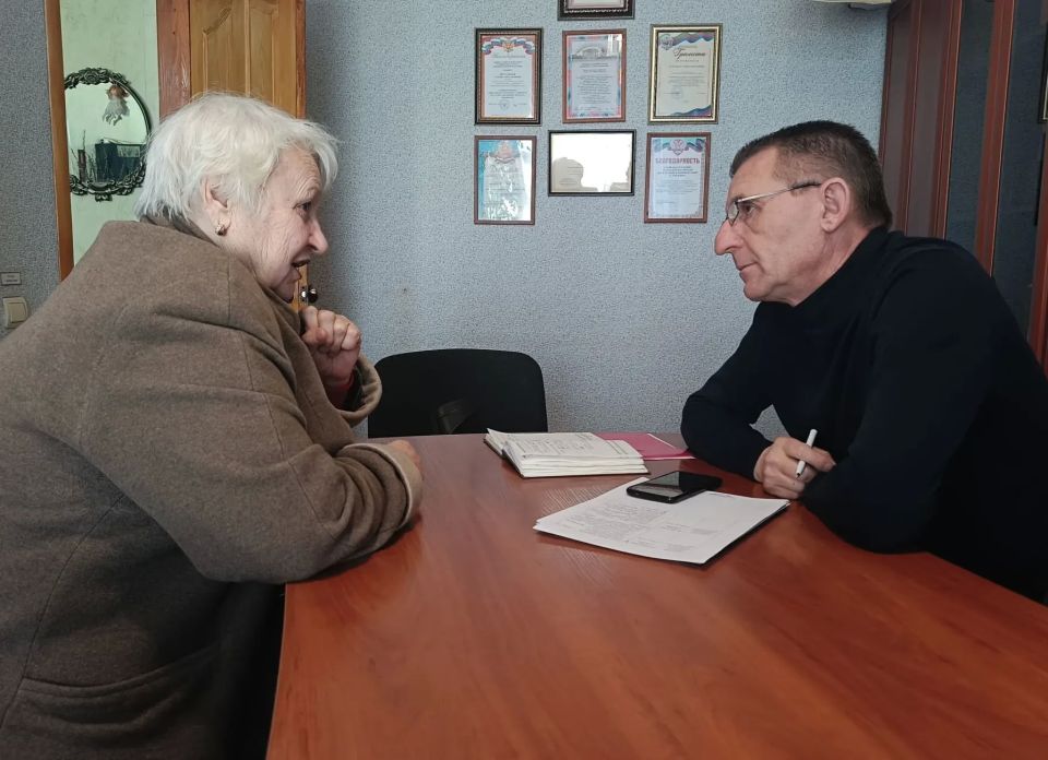 Александр Пеняев: По моему поручению специалисты управления капитального строительства и восстановления и управления жилищно-коммунального хозяйства администрации округа в очередной раз провели выездной прием в... Александр Пеняев: По моему поручению специалисты управления капитального строительства и восстановления и управления жилищно-коммунального хозяйства администрации округа в очередной раз провели выездной прием в...