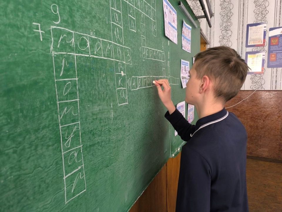 В рамках партийного проекта «Безопасные дороги», инициированного Единой Россией в школах города Моспино прошли информационные уроки на тему "Предупреждён - значит вооружен!" В рамках партийного проекта «Безопасные дороги», инициированного Единой Россией в школах города Моспино прошли информационные уроки на тему "Предупреждён - значит вооружен!"