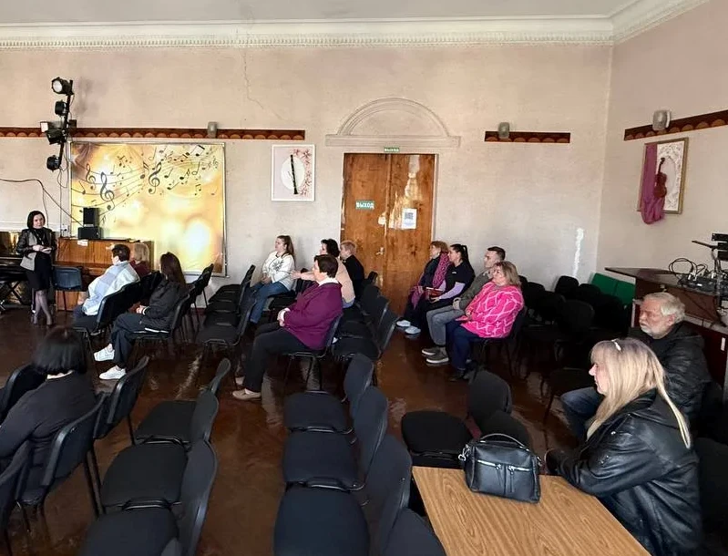 Лидер общественного мнения, главный редактор газеты «Новый луч» Регина Гадыева встретилась с коллективом Амвросиевской школы искусств