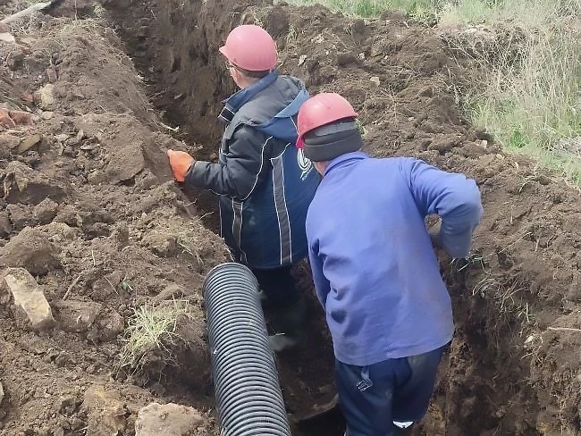 В Снежном продолжаются ремонтные работы на сетях города В Снежном продолжаются ремонтные работы на сетях города