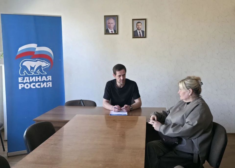 Иван Адамец: Депутат Донецкого городского совета Дмитрий Пефтеев провёл приём граждан в общественной приёмной Единой России Куйбышевского района Иван Адамец: Депутат Донецкого городского совета Дмитрий Пефтеев провёл приём граждан в общественной приёмной Единой России Куйбышевского района