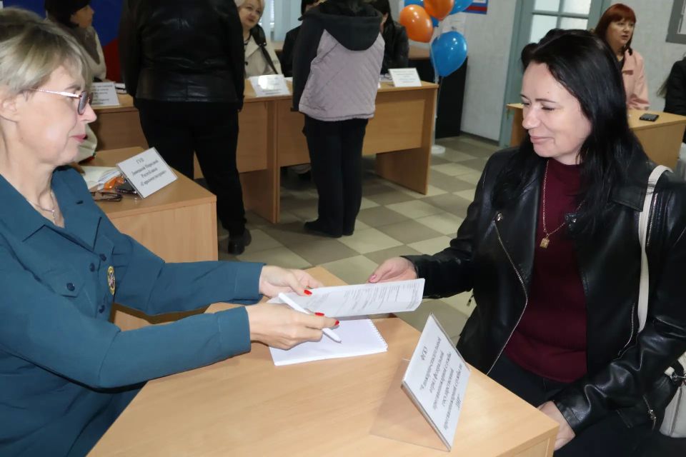 В Филиале СЗН ДНР в г. о. Дебальцево успешно завершился региональный этап Всероссийской ярмарки трудоустройства «Работа России В Филиале СЗН ДНР в г. о. Дебальцево успешно завершился региональный этап Всероссийской ярмарки трудоустройства «Работа России