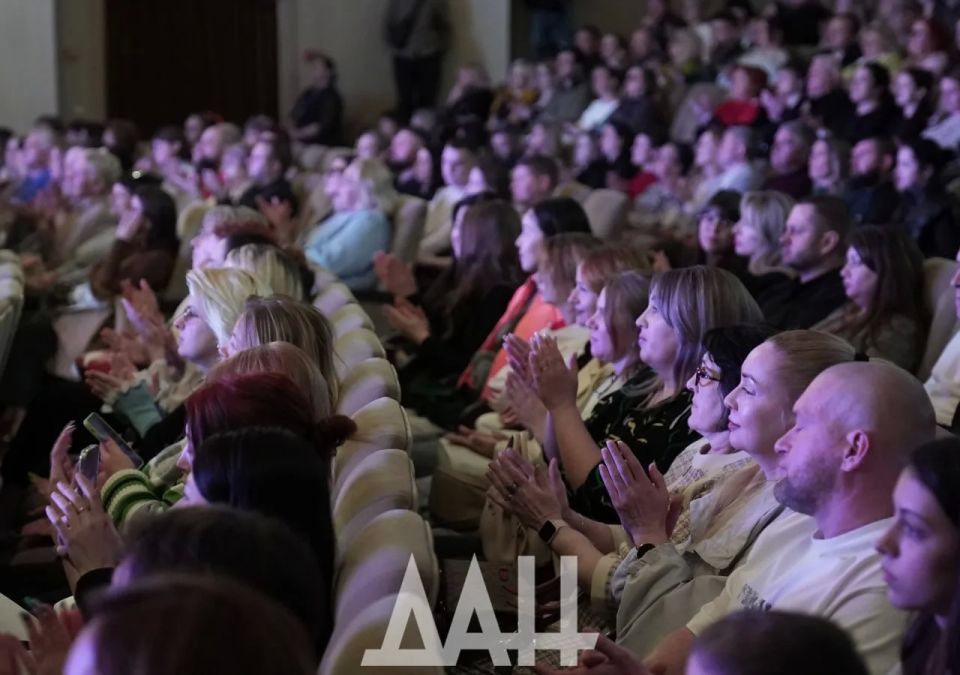 Концерт «Евгений Онегин» с участием Дмитрия Дюжева прошел в Донецке Концерт «Евгений Онегин» с участием Дмитрия Дюжева прошел в Донецке