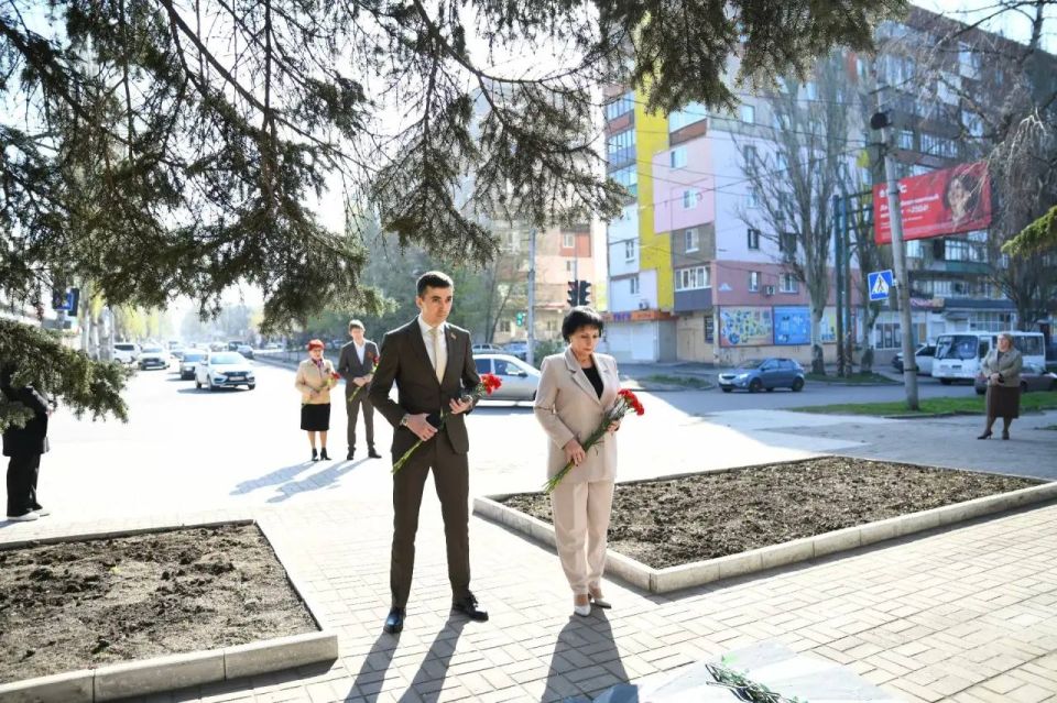 В Макеевке почтили память жертв геноцида советского народа В Макеевке почтили память жертв геноцида советского народа
