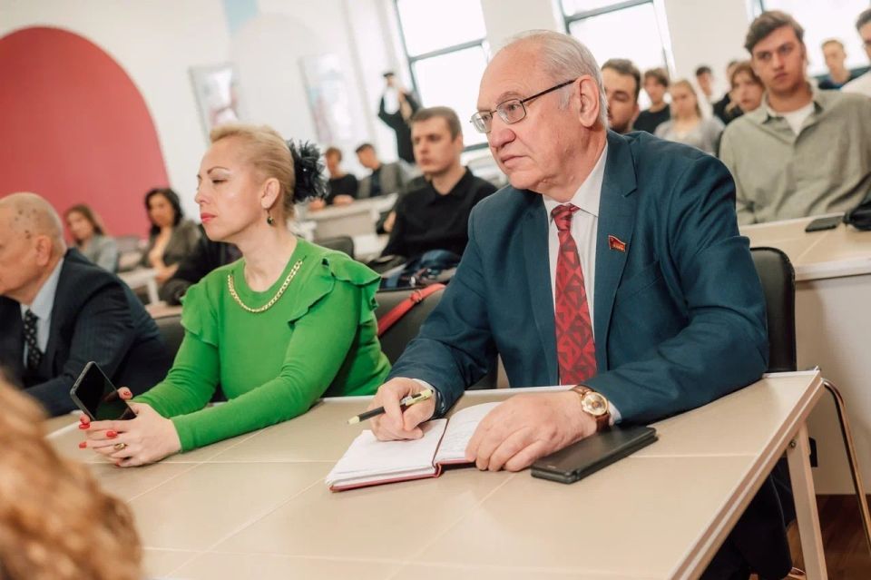 В Доме молодёжи стартовала фотовыставка: «Куба: Гавана в объективе» В Доме молодёжи стартовала фотовыставка: «Куба: Гавана в объективе»