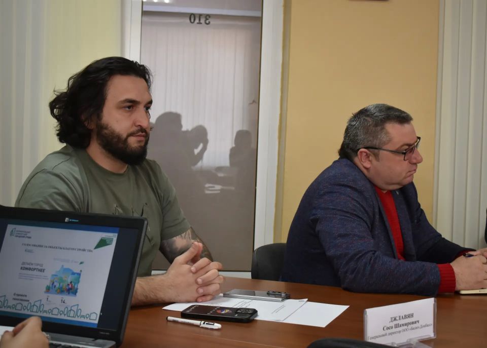 В администрации Амвросиевского муниципального округа состоялся круглый стол с представителями коммунальных предприятий, молодежного сектора, общественного совета, подрядной организации, в ходе которого обсудили направления... В администрации Амвросиевского муниципального округа состоялся круглый стол с представителями коммунальных предприятий, молодежного сектора, общественного совета, подрядной организации, в ходе которого обсудили направления...