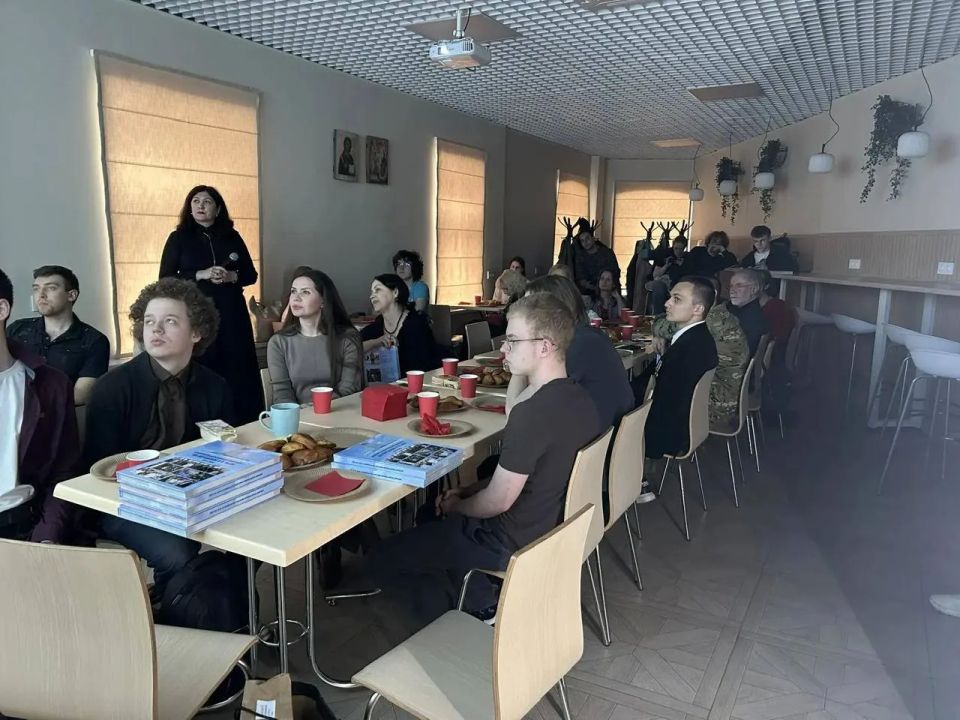 В Российском православном университете презентовали книгу "Донецкий государственный университет на передовой и в тылу" В Российском православном университете презентовали книгу "Донецкий государственный университет на передовой и в тылу"