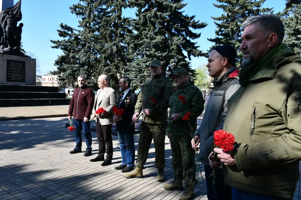 Без срока давности: в Дебальцево почтили память жертв геноцида советского народа Без срока давности: в Дебальцево почтили память жертв геноцида советского народа