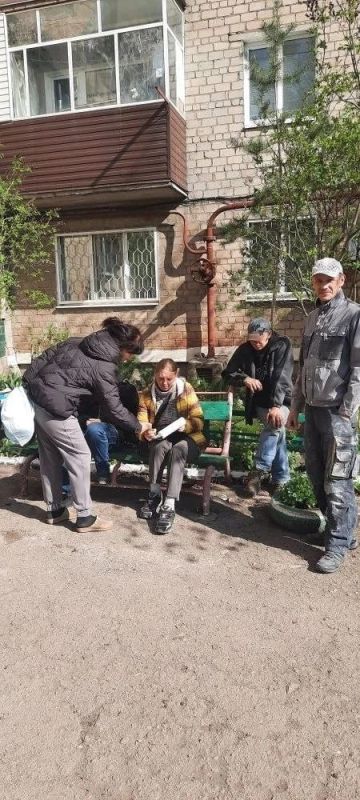 Роман Конев: Партия «Единая Россия» в рамках своего проекта «Управдом» организует встречи, где жители могут пообщаться с представителями управы и Единого регионального фонда управления многоквартирными домами Роман Конев: Партия «Единая Россия» в рамках своего проекта «Управдом» организует встречи, где жители могут пообщаться с представителями управы и Единого регионального фонда управления многоквартирными домами