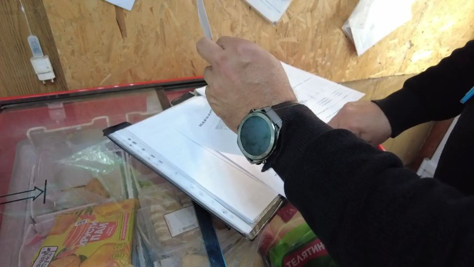 Активисты Народного контроля проверили ряд магазинов в Калининском районе Горловки Активисты Народного контроля проверили ряд магазинов в Калининском районе Горловки