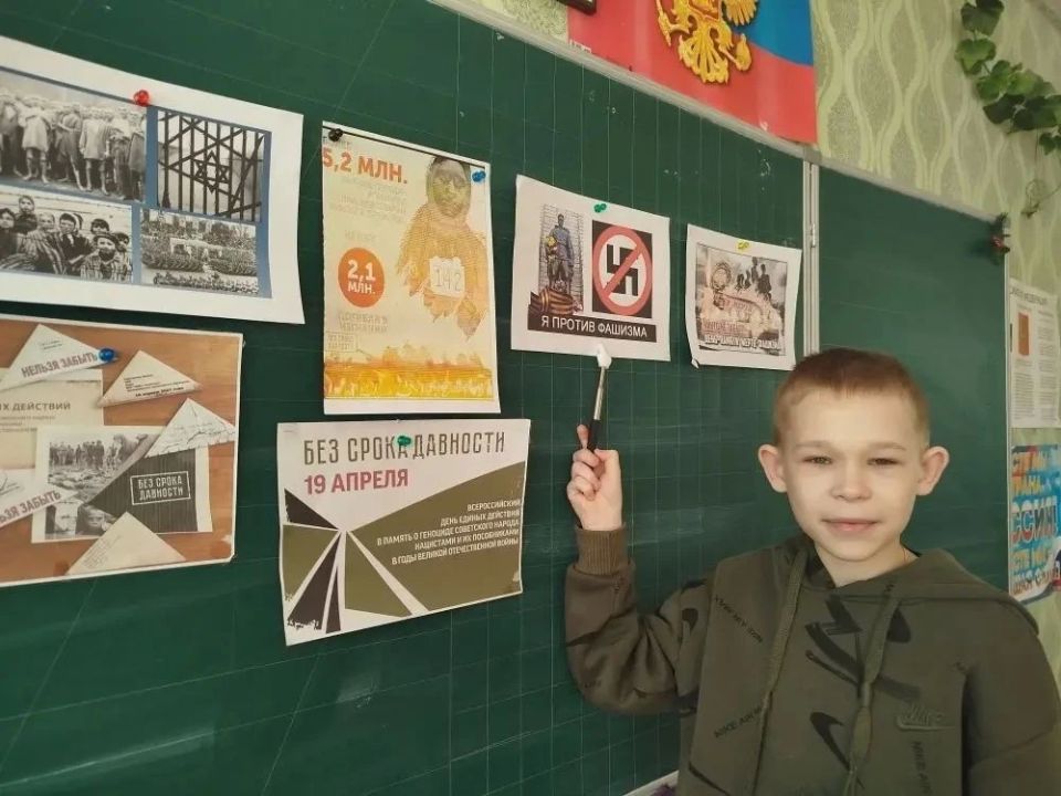 В Снежном школьники узнали о трагедии советского народа во время ВОВ В Снежном школьники узнали о трагедии советского народа во время ВОВ