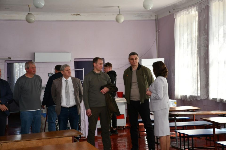 Делегация Владимирской области посетила школу № 3 в Кировском Делегация Владимирской области посетила школу № 3 в Кировском