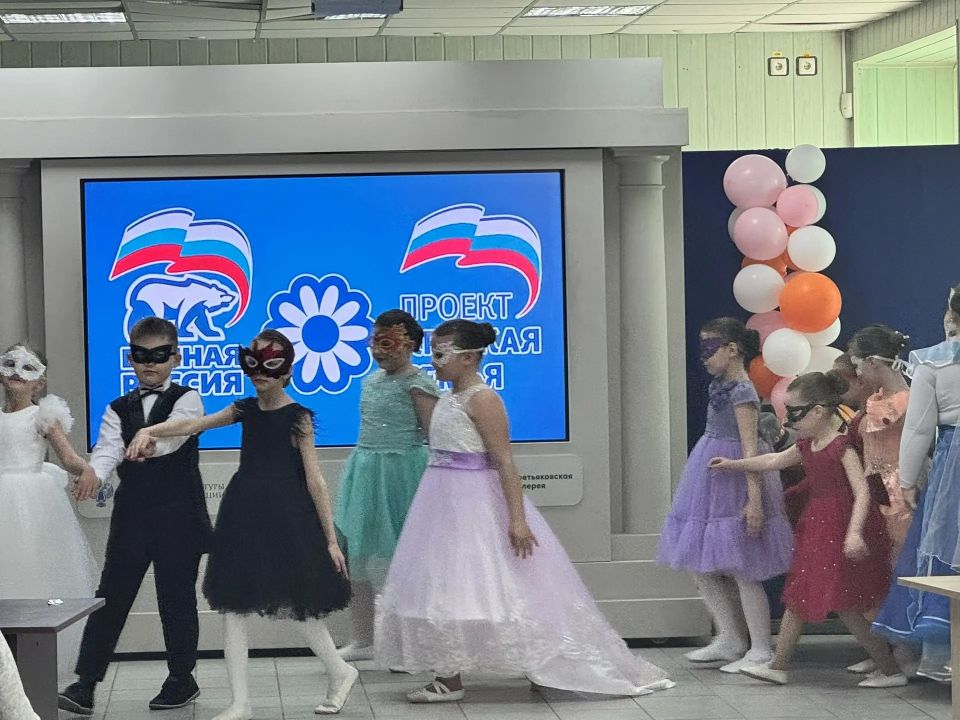 Связь поколений - праздник «Бабушки и внуки» Связь поколений - праздник «Бабушки и внуки»