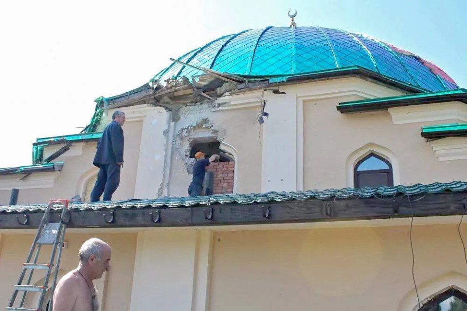 В Донецке начали восстанавливать Свято-Иверский женский монастыри и Соборную мечеть В Донецке начали восстанавливать Свято-Иверский женский монастыри и Соборную мечеть