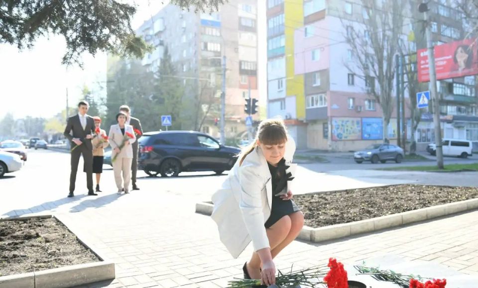 В Макеевке почтили память жертв геноцида советского народа В Макеевке почтили память жертв геноцида советского народа