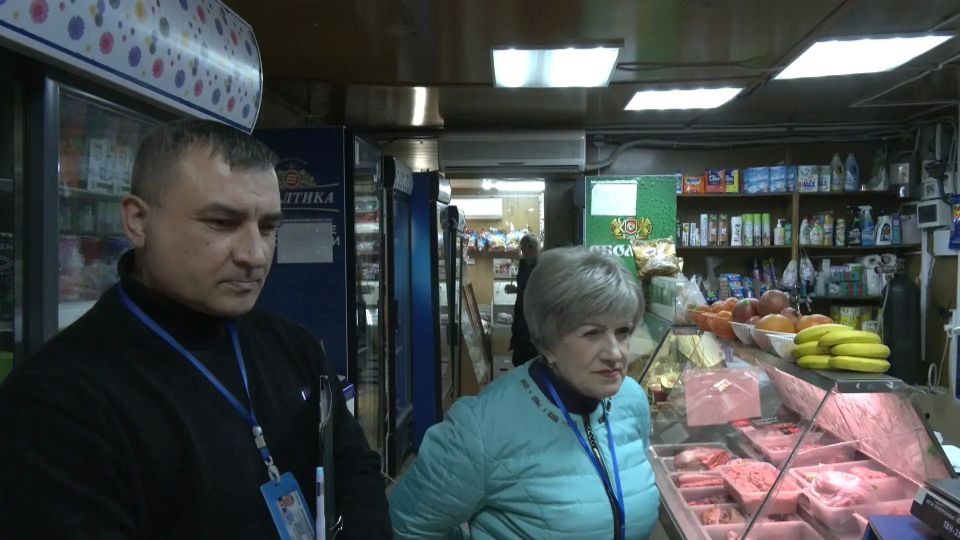 Активисты Народного контроля проверили ряд магазинов в Калининском районе Горловки Активисты Народного контроля проверили ряд магазинов в Калининском районе Горловки
