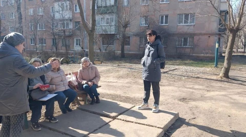 Роман Конев: Партия «Единая Россия» в рамках своего проекта «Управдом» организует встречи, где жители могут пообщаться с представителями управы и Единого регионального фонда управления многоквартирными домами Роман Конев: Партия «Единая Россия» в рамках своего проекта «Управдом» организует встречи, где жители могут пообщаться с представителями управы и Единого регионального фонда управления многоквартирными домами