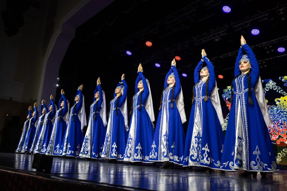 «Татарский танец» в исполнении «Донбасса» Казань встретила шквалом аплодисментов «Татарский танец» в исполнении «Донбасса» Казань встретила шквалом аплодисментов