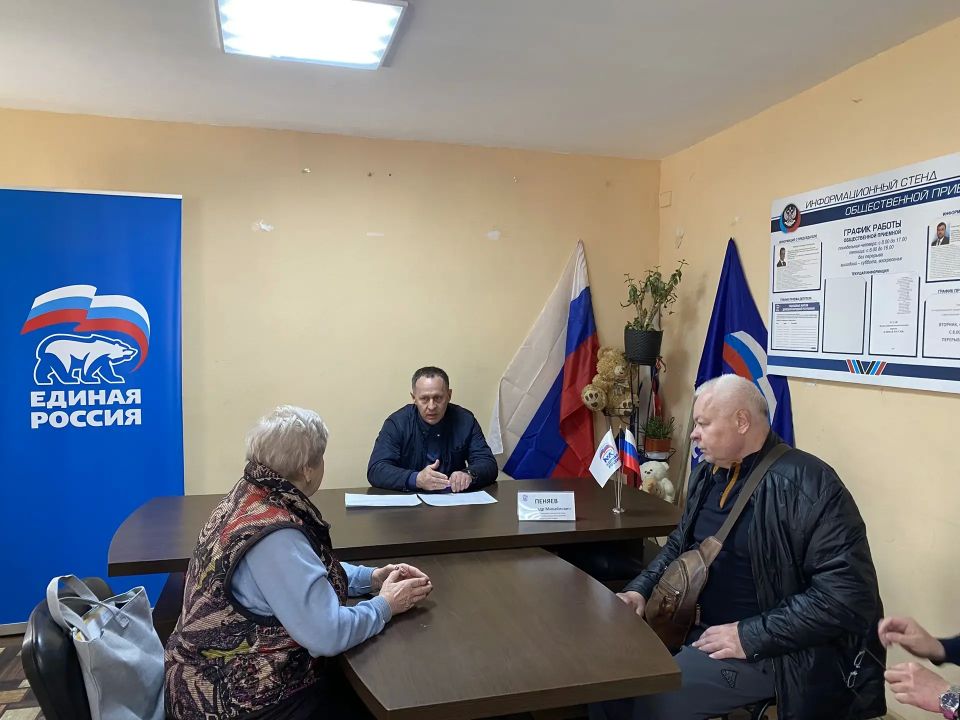 Александр Пеняев: В ходе очередного приема, которые провел сегодня на площадке общественной приемной «Единой России» в Ясиноватой, рассмотрел обращения жителей Ясиноватой и Авдеевки относительно ремонта внутридомовых... Александр Пеняев: В ходе очередного приема, которые провел сегодня на площадке общественной приемной «Единой России» в Ясиноватой, рассмотрел обращения жителей Ясиноватой и Авдеевки относительно ремонта внутридомовых...