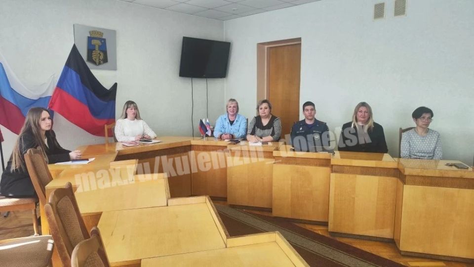 Сегодня специалистами управления опеки и попечительства администрации городского округа Донецк совместно с сотрудниками Клиентской службы (на правах отдела) в Пролетарском районе г. Донецка Отделения Фонда пенсионного и... Сегодня специалистами управления опеки и попечительства администрации городского округа Донецк совместно с сотрудниками Клиентской службы (на правах отдела) в Пролетарском районе г. Донецка Отделения Фонда пенсионного и...