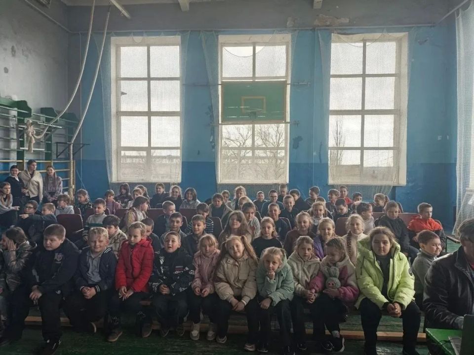 «ЦИРК БЕЗ ГРАНИЦ». В период с 14 по 16 апреля 2026 года при использовании передвижного многофункционального культурного центра «Автоклуб» МБУ «ДК им. В. Маяковского г.о. Торез» прошёл цикл выездных мероприятий «Цирк без... «ЦИРК БЕЗ ГРАНИЦ». В период с 14 по 16 апреля 2026 года при использовании передвижного многофункционального культурного центра «Автоклуб» МБУ «ДК им. В. Маяковского г.о. Торез» прошёл цикл выездных мероприятий «Цирк без...