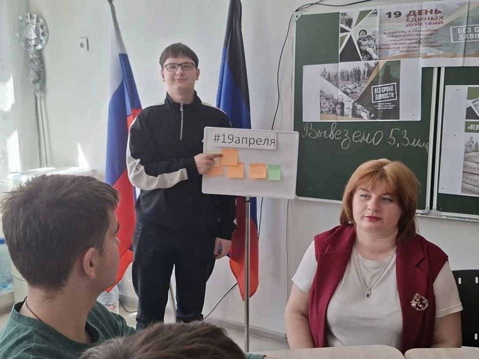 В Снежном прошли мероприятия в школе к Дню жертв геноцида советского народа В Снежном прошли мероприятия в школе к Дню жертв геноцида советского народа