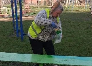 Иван Адамец: Специалисты Единого регионального фонда по обслуживанию МКД с заботой о детях проводят плановую покраску детских площадок Иван Адамец: Специалисты Единого регионального фонда по обслуживанию МКД с заботой о детях проводят плановую покраску детских площадок