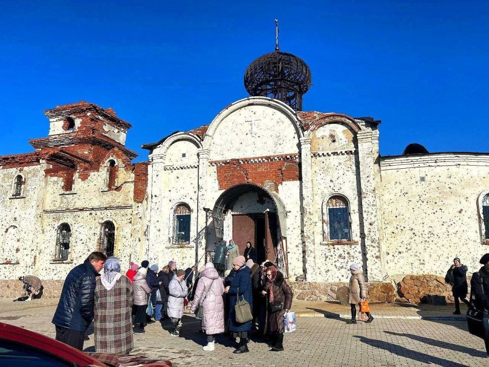 В Донецке начали восстанавливать Свято-Иверский женский монастыри и Соборную мечеть В Донецке начали восстанавливать Свято-Иверский женский монастыри и Соборную мечеть