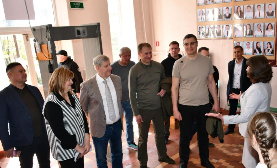 Делегация Владимирской области посетила школу № 3 в Кировском Делегация Владимирской области посетила школу № 3 в Кировском