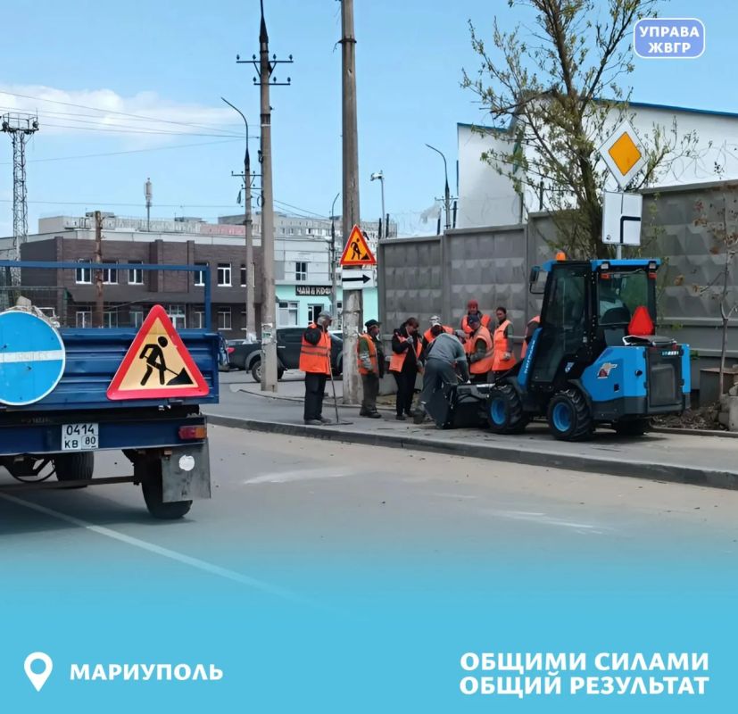 Субботник на улице Казанцева: управа, предприниматели и коммунальные службы навели порядок вместе Субботник на улице Казанцева: управа, предприниматели и коммунальные службы навели порядок вместе