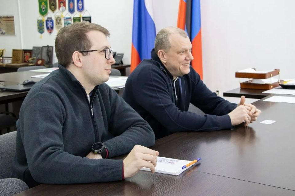 Алексей Дорофеев провел рабочую встречу с руководством Мариуполя Алексей Дорофеев провел рабочую встречу с руководством Мариуполя