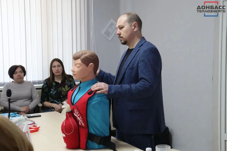 ЗНАНИЕ ПЕРВОЙ ПОМОЩИ – ЗАЛОГ БЕЗОПАСНОСТИ НА РАБОЧЕМ МЕСТЕ: В ГУП ДНР «ДОНБАССТЕПЛОЭНЕРГО» ПРОШЕЛ СЕМИНАР ЗНАНИЕ ПЕРВОЙ ПОМОЩИ – ЗАЛОГ БЕЗОПАСНОСТИ НА РАБОЧЕМ МЕСТЕ: В ГУП ДНР «ДОНБАССТЕПЛОЭНЕРГО» ПРОШЕЛ СЕМИНАР