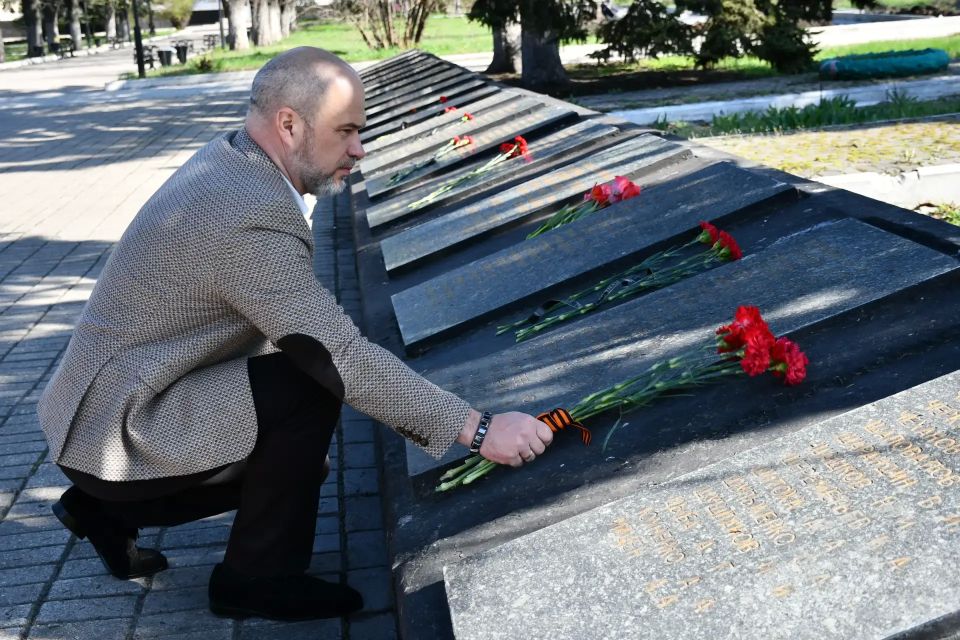 Без срока давности: в Дебальцево почтили память жертв геноцида советского народа Без срока давности: в Дебальцево почтили память жертв геноцида советского народа