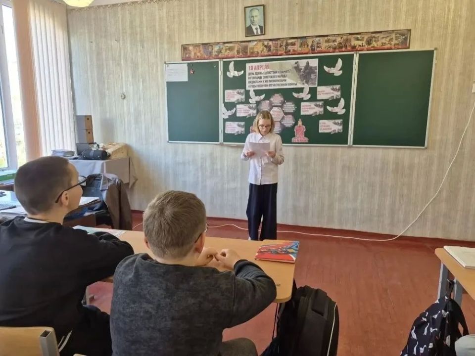 В Снежном школьники узнали о трагедии советского народа во время ВОВ В Снежном школьники узнали о трагедии советского народа во время ВОВ