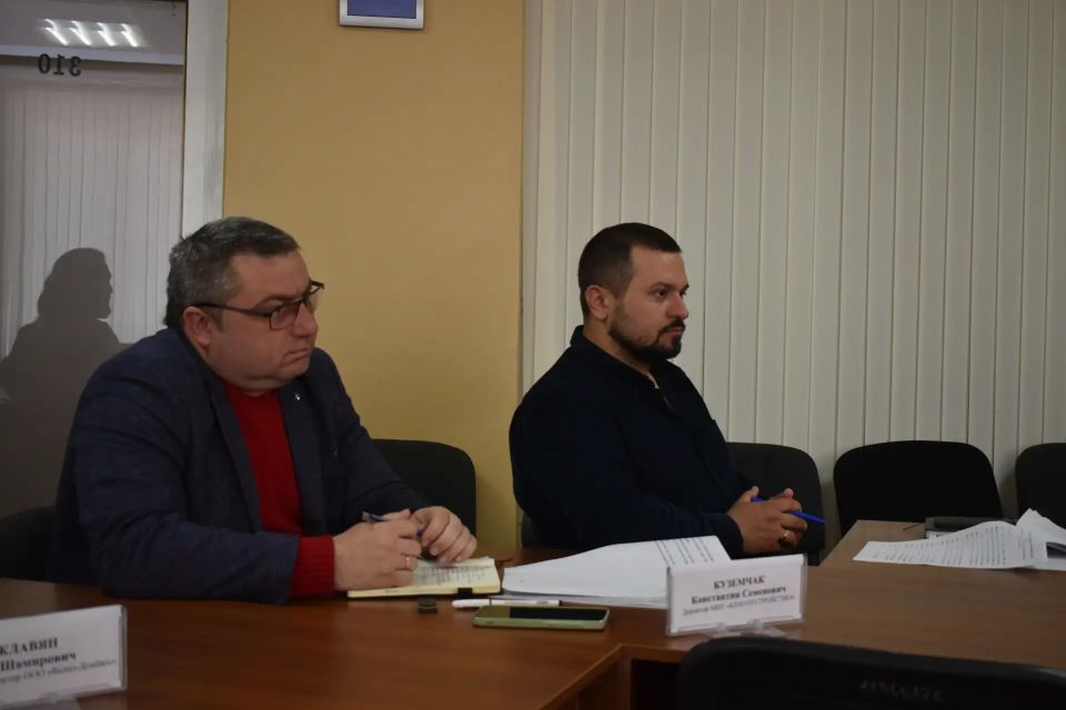 В администрации Амвросиевского муниципального округа состоялся круглый стол с представителями коммунальных предприятий, молодежного сектора, общественного совета, подрядной организации, в ходе которого обсудили направления... В администрации Амвросиевского муниципального округа состоялся круглый стол с представителями коммунальных предприятий, молодежного сектора, общественного совета, подрядной организации, в ходе которого обсудили направления...