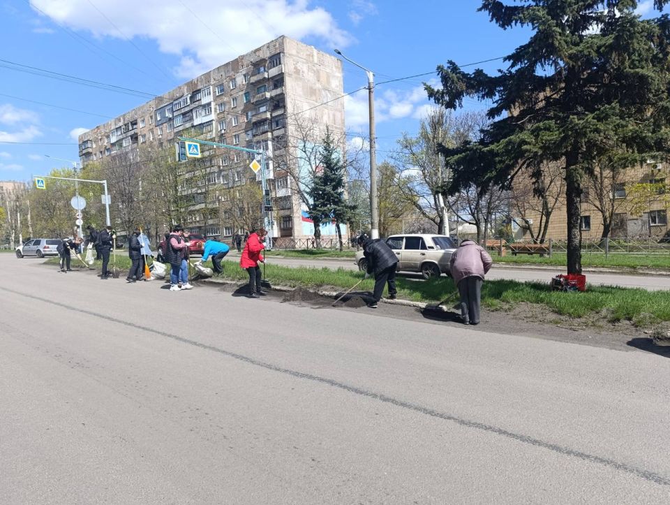 Единороссы провели день с пользой для города: по партпроекту "Донбасс - наш дом" в Снежном прошёл общегородской субботник Единороссы провели день с пользой для города: по партпроекту "Донбасс - наш дом" в Снежном прошёл общегородской субботник