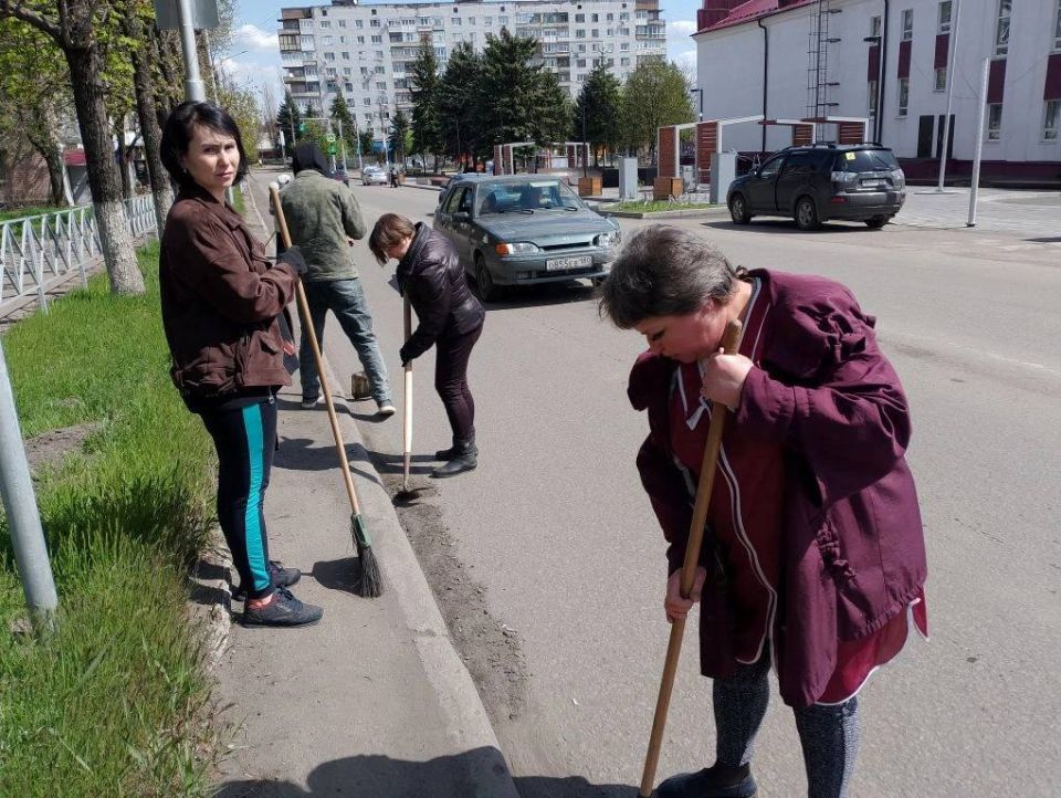 Единороссы провели день с пользой для города: по партпроекту "Донбасс - наш дом" в Снежном прошёл общегородской субботник Единороссы провели день с пользой для города: по партпроекту "Донбасс - наш дом" в Снежном прошёл общегородской субботник