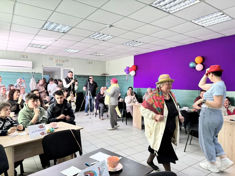 Связь поколений - праздник «Бабушки и внуки» Связь поколений - праздник «Бабушки и внуки»