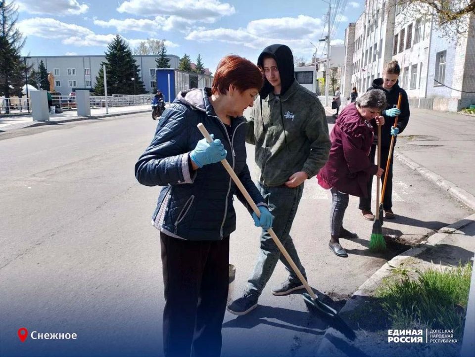 Снежное выбирает чистоту: как прошёл общегородской субботник Снежное выбирает чистоту: как прошёл общегородской субботник