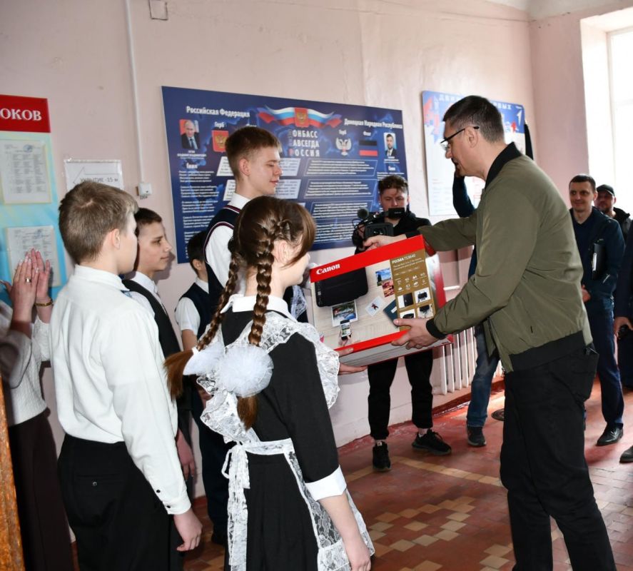 Делегация Владимирской области посетила школу № 3 в Кировском Делегация Владимирской области посетила школу № 3 в Кировском