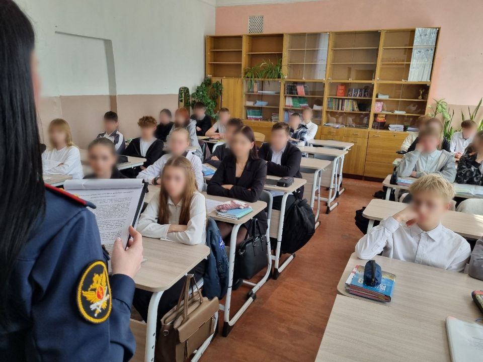 Сотрудники ИК-8 провели «Урок памяти» с подростками Сотрудники ИК-8 провели «Урок памяти» с подростками