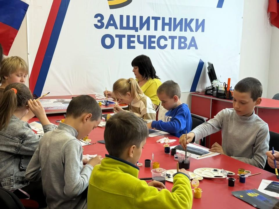 В рамках мастер-класса дети из семей ветеранов-защитников познакомились с творчеством Куинджи В рамках мастер-класса дети из семей ветеранов-защитников познакомились с творчеством Куинджи