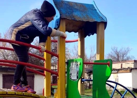 Иван Адамец: Специалисты Единого регионального фонда по обслуживанию МКД с заботой о детях проводят плановую покраску детских площадок Иван Адамец: Специалисты Единого регионального фонда по обслуживанию МКД с заботой о детях проводят плановую покраску детских площадок