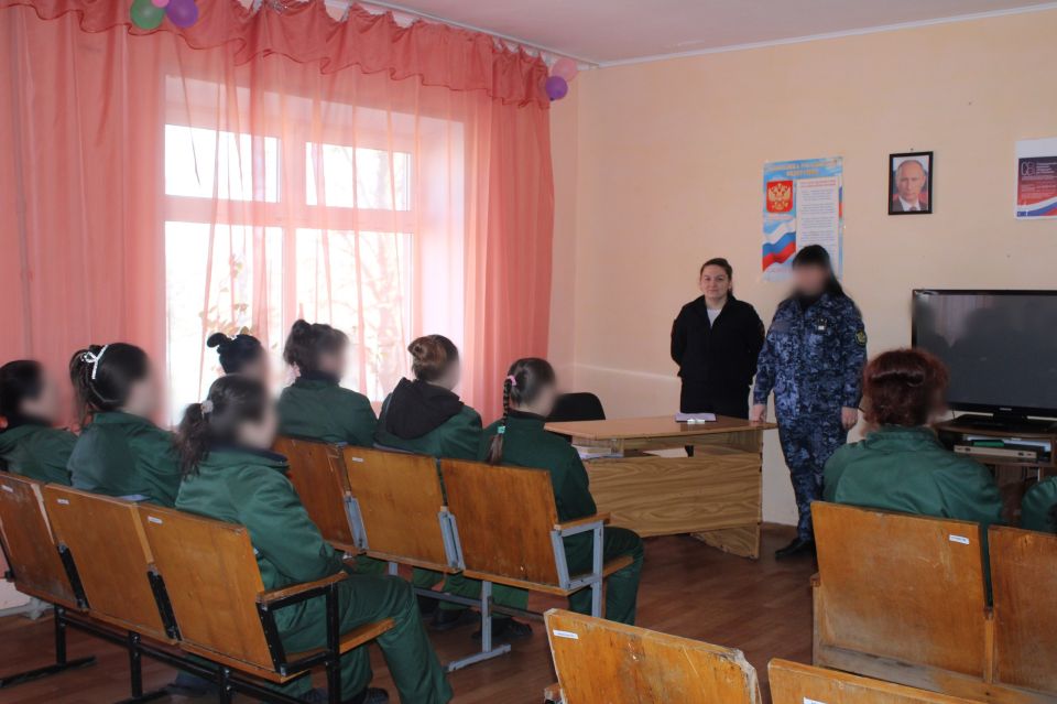 Сотрудники ИК-8 провели «Урок памяти» с подростками Сотрудники ИК-8 провели «Урок памяти» с подростками