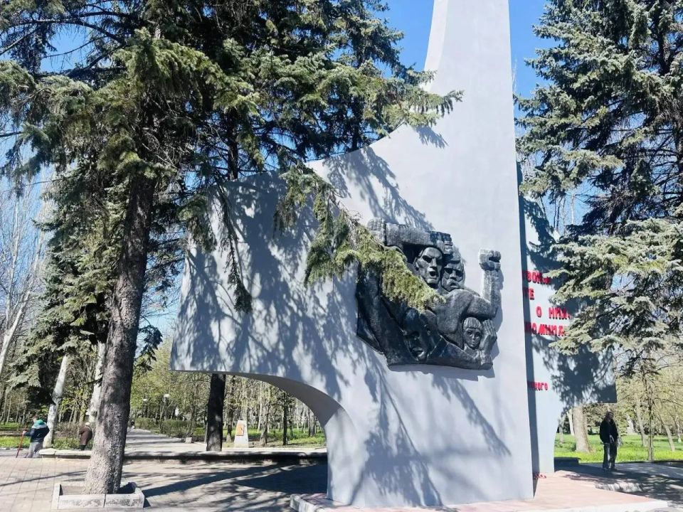 В Макеевке почтили память жертв геноцида советского народа В Макеевке почтили память жертв геноцида советского народа