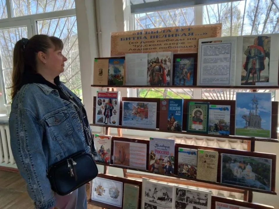 С 16 апреля в Центральной городской библиотеке действует выставка-обзор «И была здесь битва великая» С 16 апреля в Центральной городской библиотеке действует выставка-обзор «И была здесь битва великая»