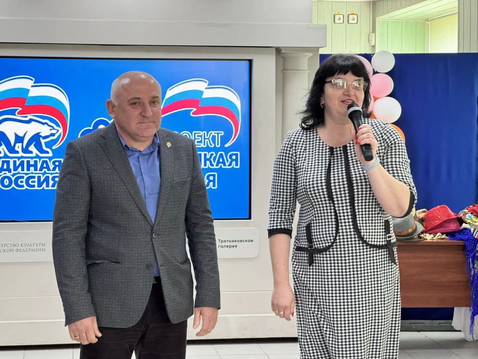Связь поколений - праздник «Бабушки и внуки» Связь поколений - праздник «Бабушки и внуки»