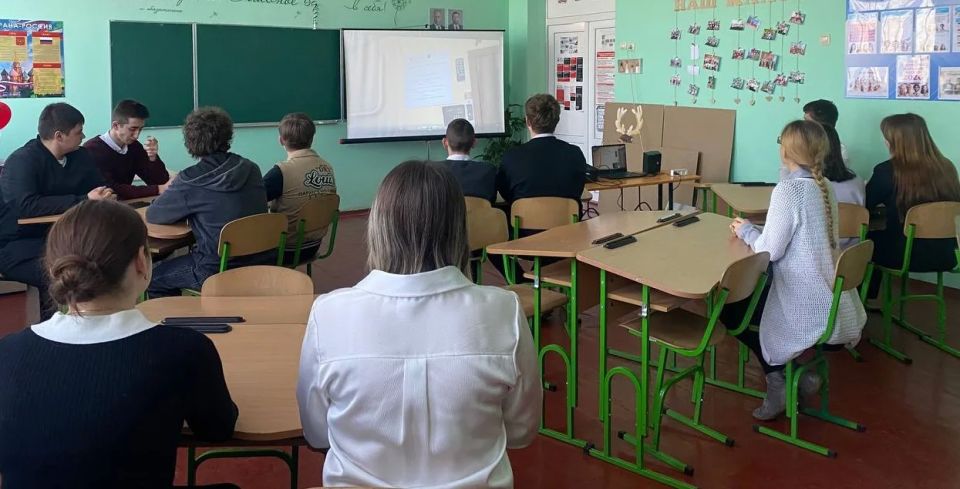 «Куинджи. Возвращение». 17 апреля сотрудники Дебальцевского музея совместно с участниками клуба «Патриот» провели просмотр документального фильма «Куинджи. Возвращение», реализованного при поддержке Президентского фонда... «Куинджи. Возвращение». 17 апреля сотрудники Дебальцевского музея совместно с участниками клуба «Патриот» провели просмотр документального фильма «Куинджи. Возвращение», реализованного при поддержке Президентского фонда...