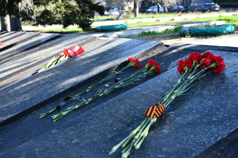 Без срока давности: в Дебальцево почтили память жертв геноцида советского народа Без срока давности: в Дебальцево почтили память жертв геноцида советского народа